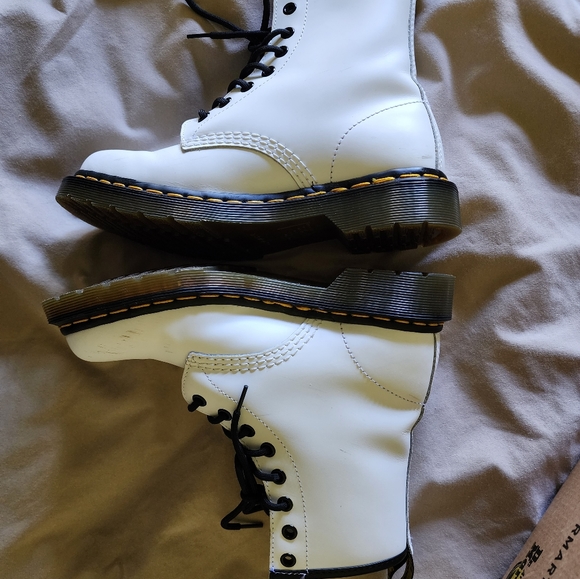 1460 W Smooth Dr. Marten size 6 - Picture 3 of 6